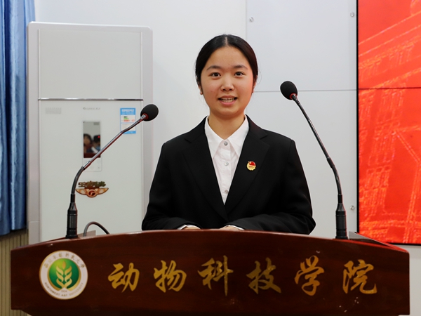 2b47975896af4e21867024c203d837f1.jpg 邱.jpg