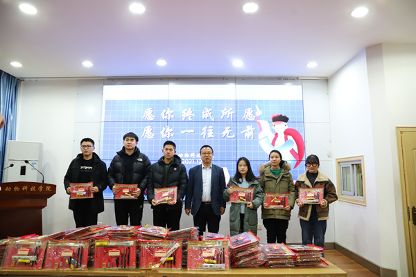 26e6c65e02f6405baa8edb281a8f9647.jpg 王力发文具_副本.jpg