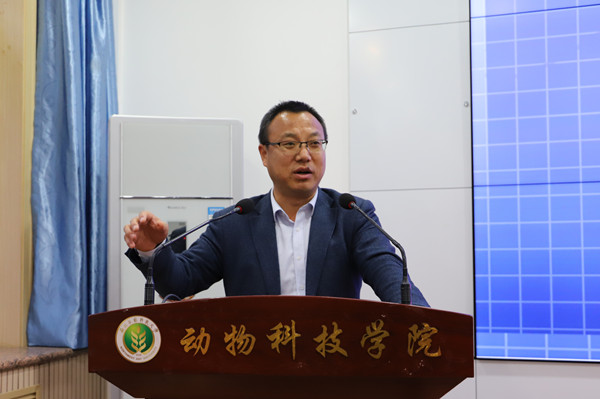 adde2ee21db74dd7bd0a5bcb9a4fed10.jpg 王力讲话_副本.jpg